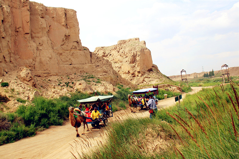 点击打开原图 宁夏旅游水洞沟特色交通工具驼车