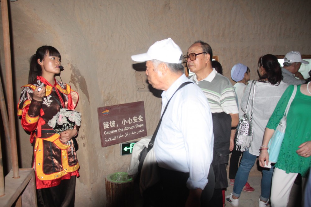 宁夏旅游水洞沟领导视察参观藏兵洞