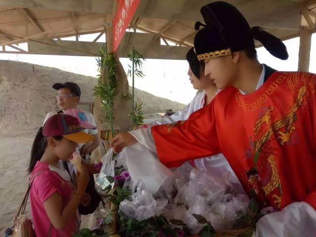 宁夏旅游景点水洞沟端午节彩绘