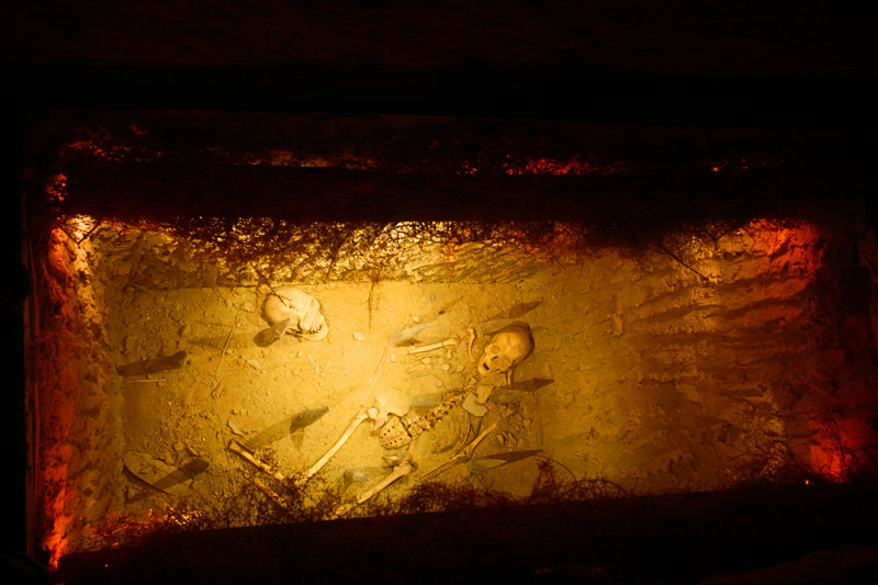 宁夏旅游藏兵洞入侵者的遗骸