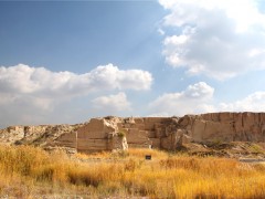 遗址发掘点秋天美景