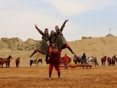 北疆天歌白天演出——蒙古国的大力士